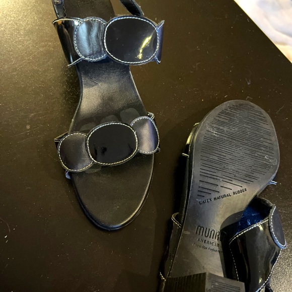 Munro American Sandals - Picture 5 of 5